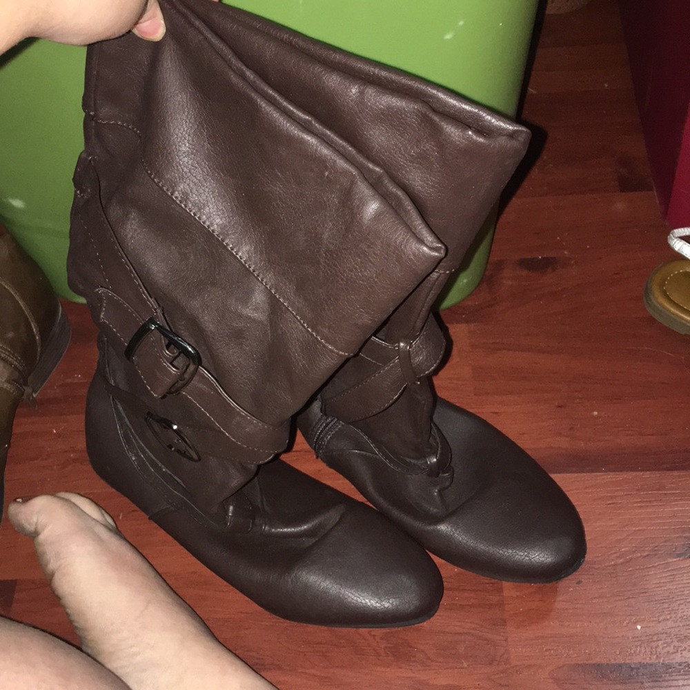 Brown boots.